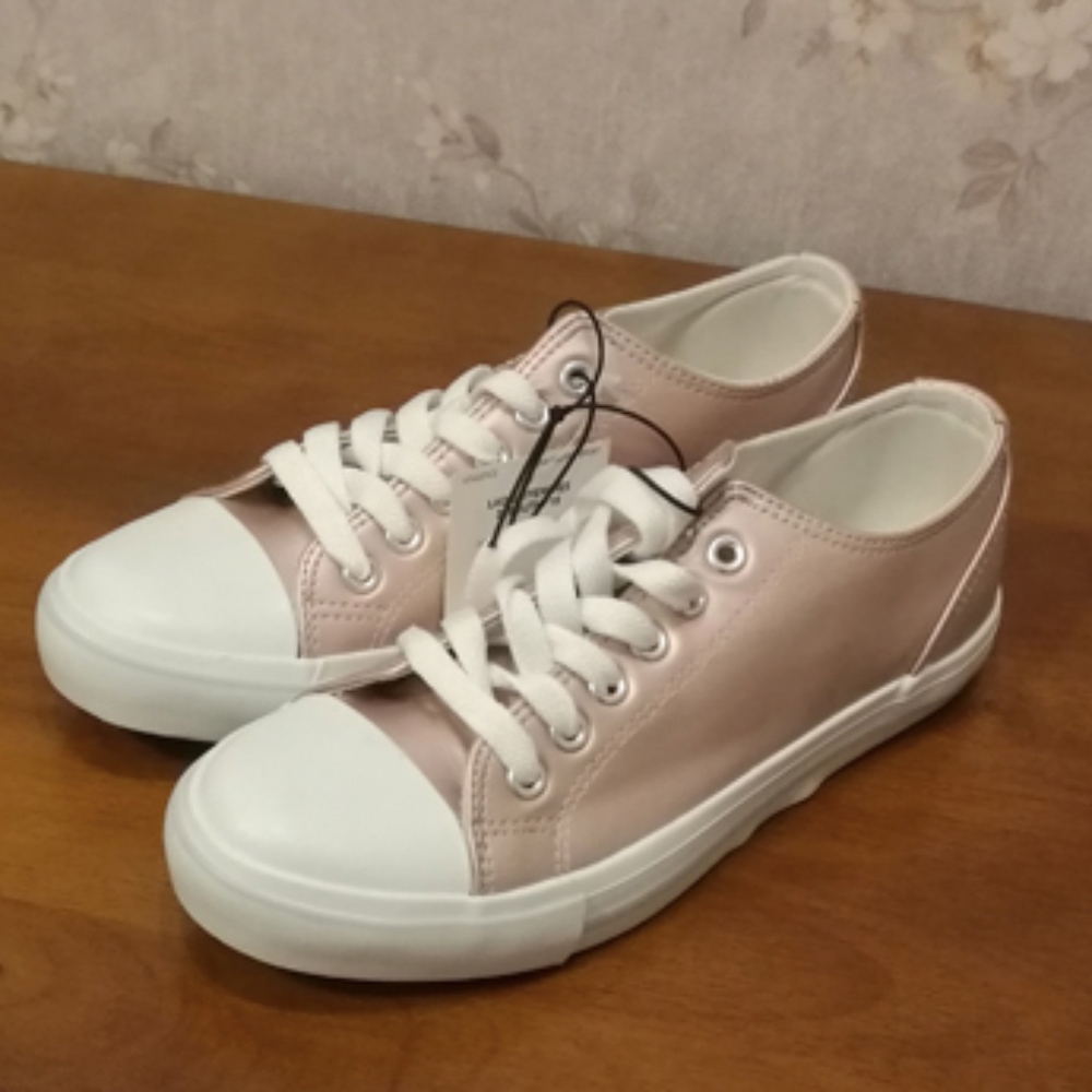 Woman Rose Gold Metallic Fashion Sneaker